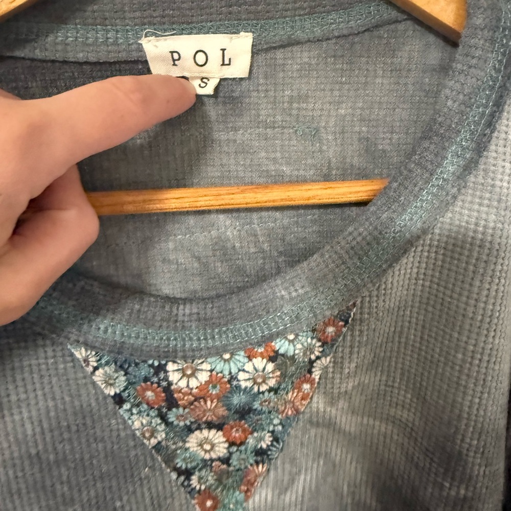 🌷 NWOT ‘POL’ Floral Patchwork Top - image 4